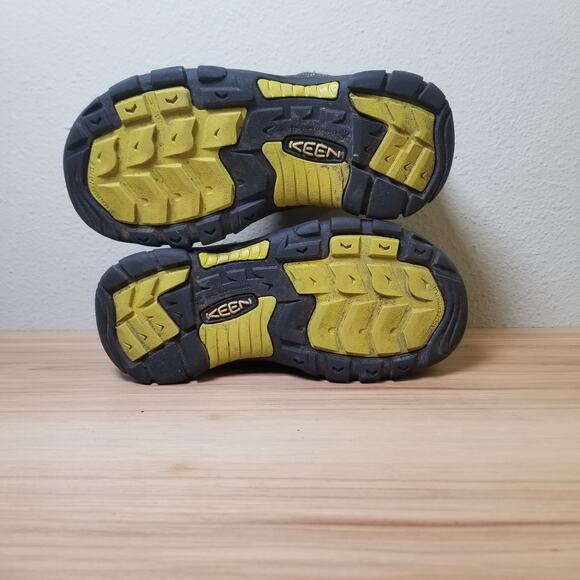 Keen Big Kids Size 4 Winter Snow Booties Black Leather Wide Strap Slip On - Picture 10 of 11